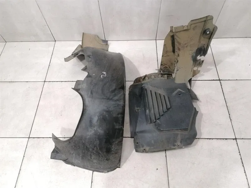 Porsche 996 wheel arch liner FL 99650420308 wheel arch cover defect 99650412200