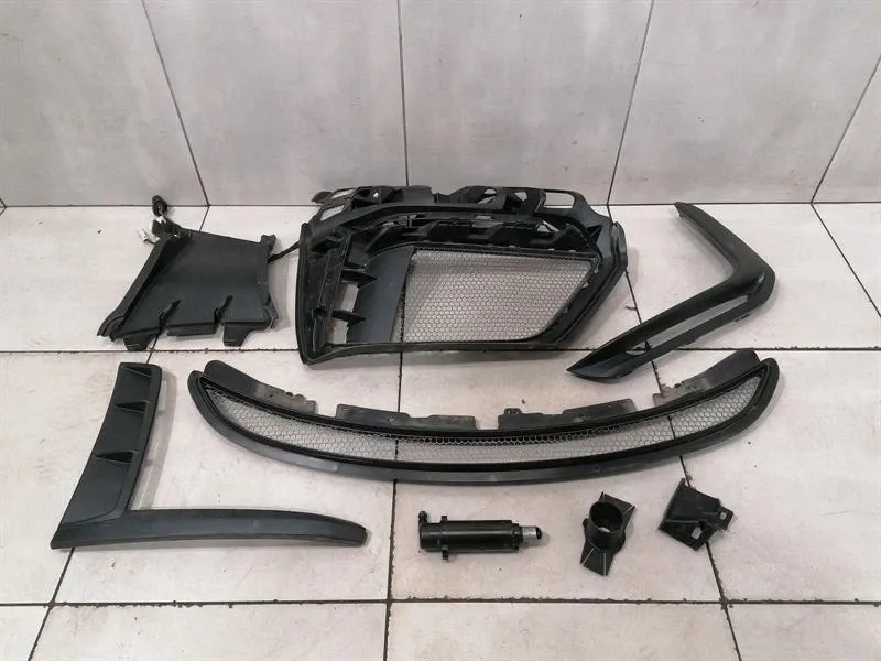 Porsche Boxster Spyder 718 Front Grille Right 982807680 Radiator Grille 982807684