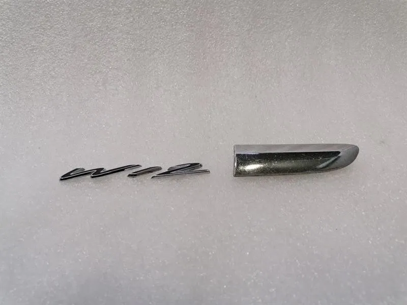 Bentley Continental GT W12 Right Wing Molding 3W8853518Q Emblems 3W8853675D