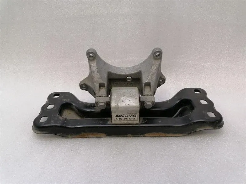 Mercedes C Class W204 Engine Mount A2122401018 Engine Mount A2042420040