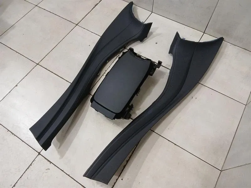 Mercedes GT R190 Center Console Trim A1906802902 Storage Compartment Center Console