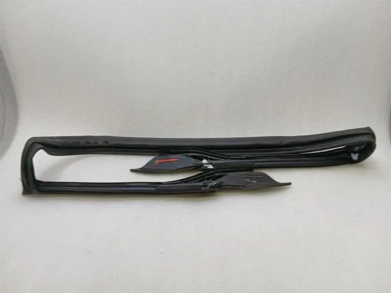 Mercedes GT R190 Roadster Windshield Seal A1906208001 Windscreen Seal