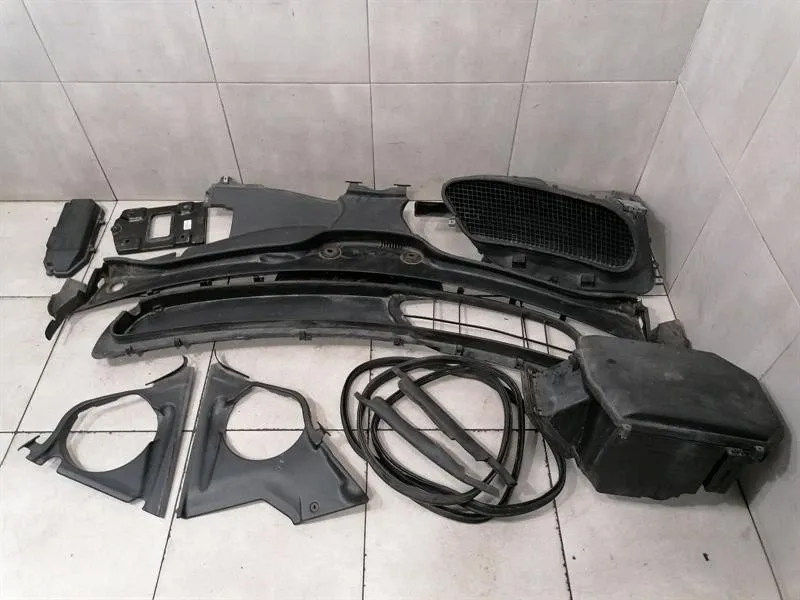 Maybach 57 W240 Engine Bay Plastic Trim A2408300028 Engine Cover LHD