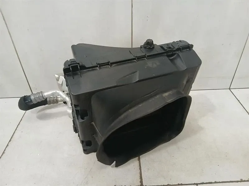 Mercedes GT R190 Roadster Engine Oil Cooler A0995005700 Oil Cooler Radiator