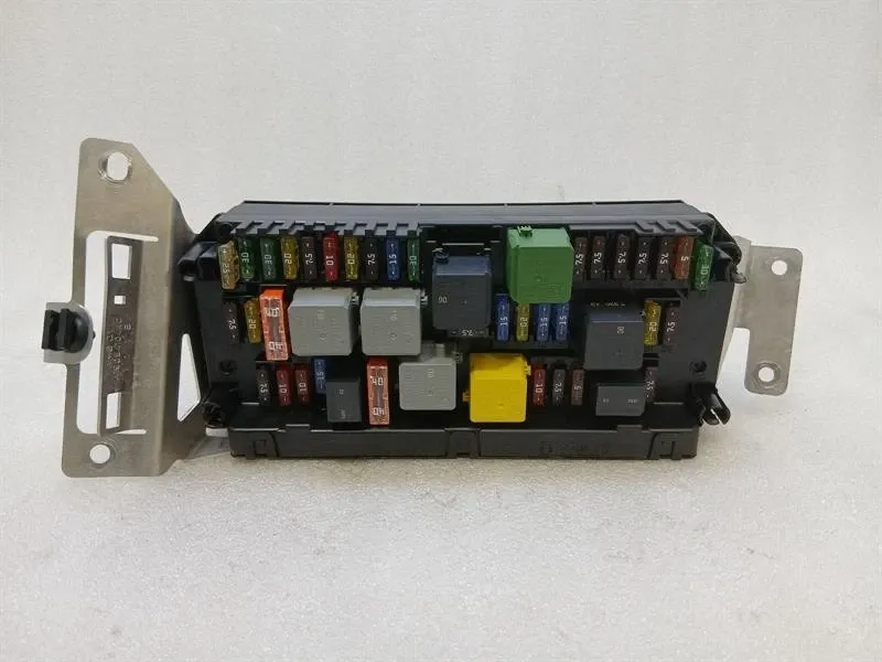 Mercedes GT R190 Roadster Fuse Box A2129006129 Fuse Box