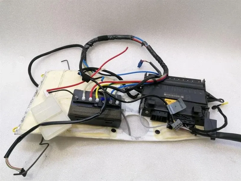 Mercedes S-Class W220 Right Seat Control Module A2209102075 Seat Control Unit