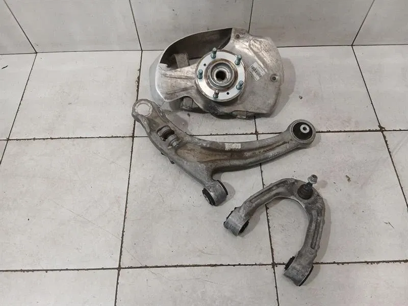 Aston Martin Vanquish AM310 Right Front Hub AY93-3K186-AB Front Wheel Bearing Housing