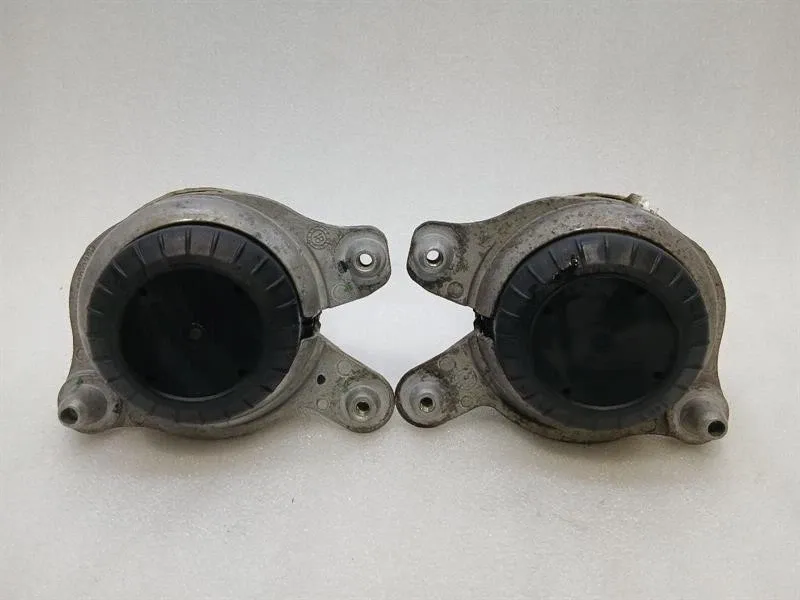 Mercedes C Class W205 Engine Mount A2052404500 SET Engine Mount AMG
