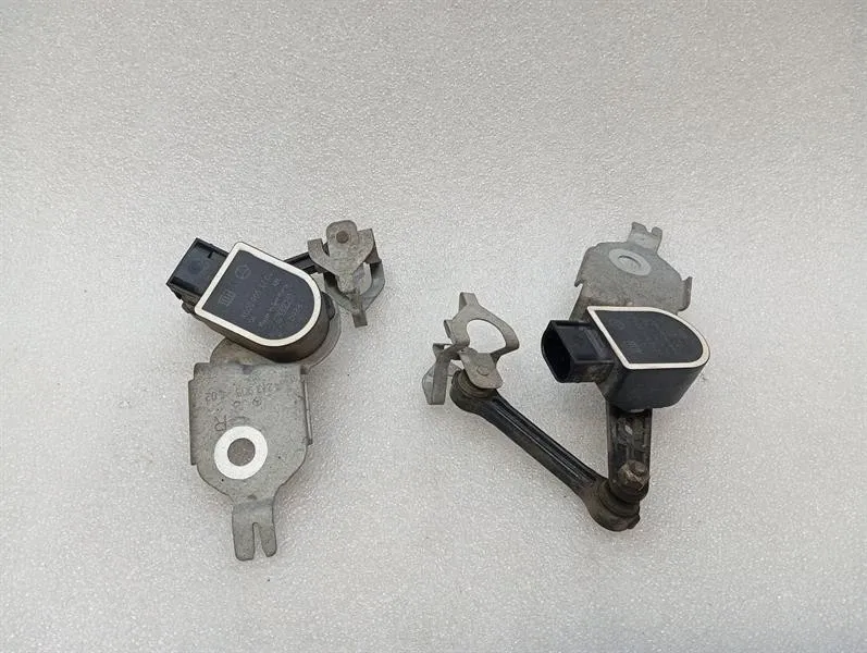 MERCEDES C Class W205 Level Sensor A2139053302 Level A0009053704 Set