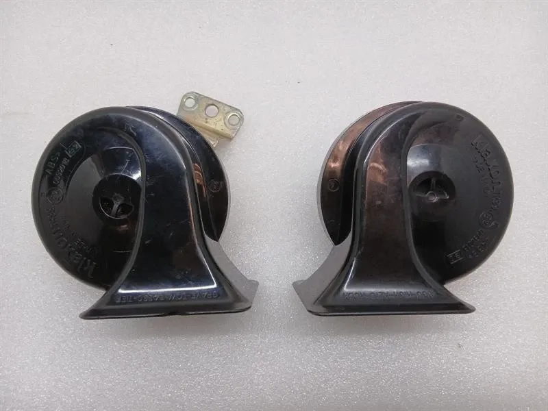 Aston Martin Vanquish S 04-07 V12 Horn 1R12-373942-AA Horn Fanfare