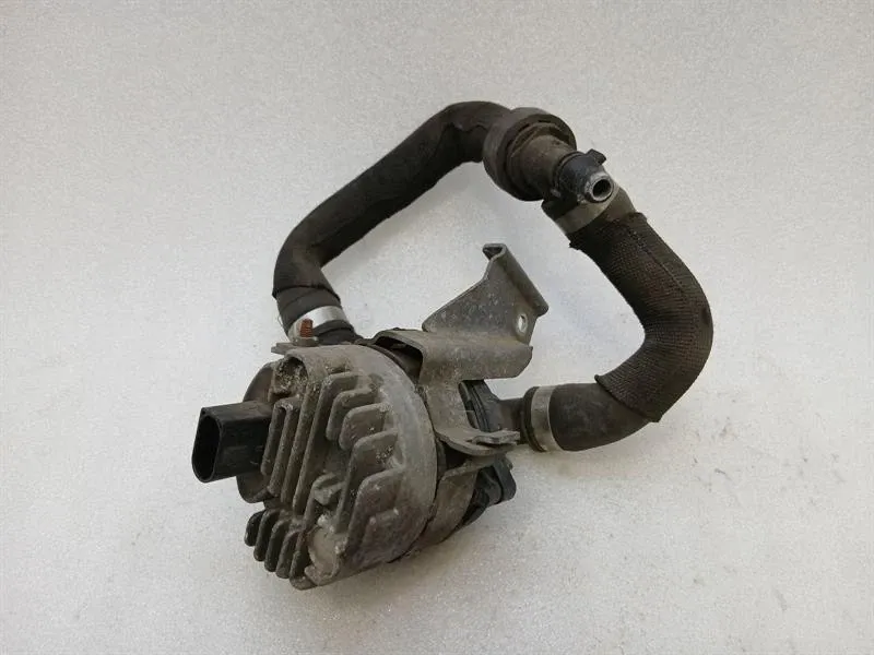 Mercedes C63 AMG W205 additional cooling pump A0005003000 coolant pump pump