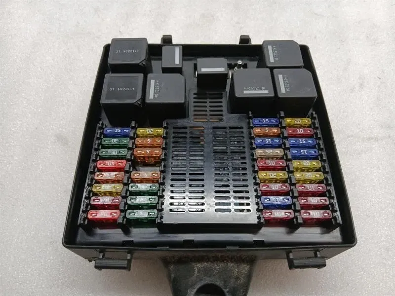 Aston Martin Vanquish AM310 Fuse Box BG33-14A173-AB Fuse Box