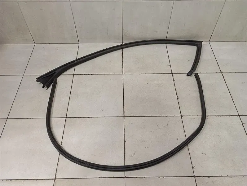 Maserati Granturismo M145 Door Seal Set 80089200 LH Door Seals 80090000
