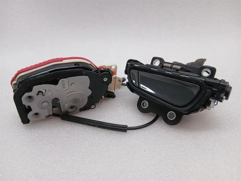 Ferrari SF90 RH LHD Door Lock 806668 SF90 RH LHD Door Lock