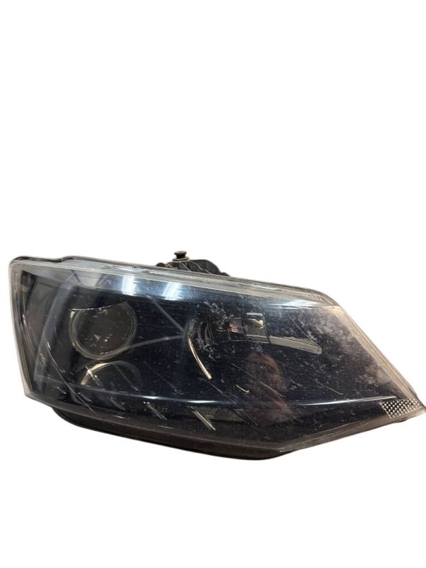 6V1941016B Headlight right SKODA FABIA III (NJ3) (2014-2021)