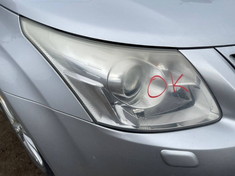8113005311 Headlight right TOYOTA AVENSIS (T270) (2009-2018)