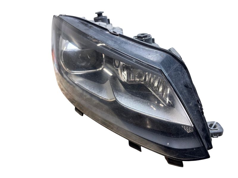030126828200 Headlight right VW TOURAN (1T3) (2010-2015)