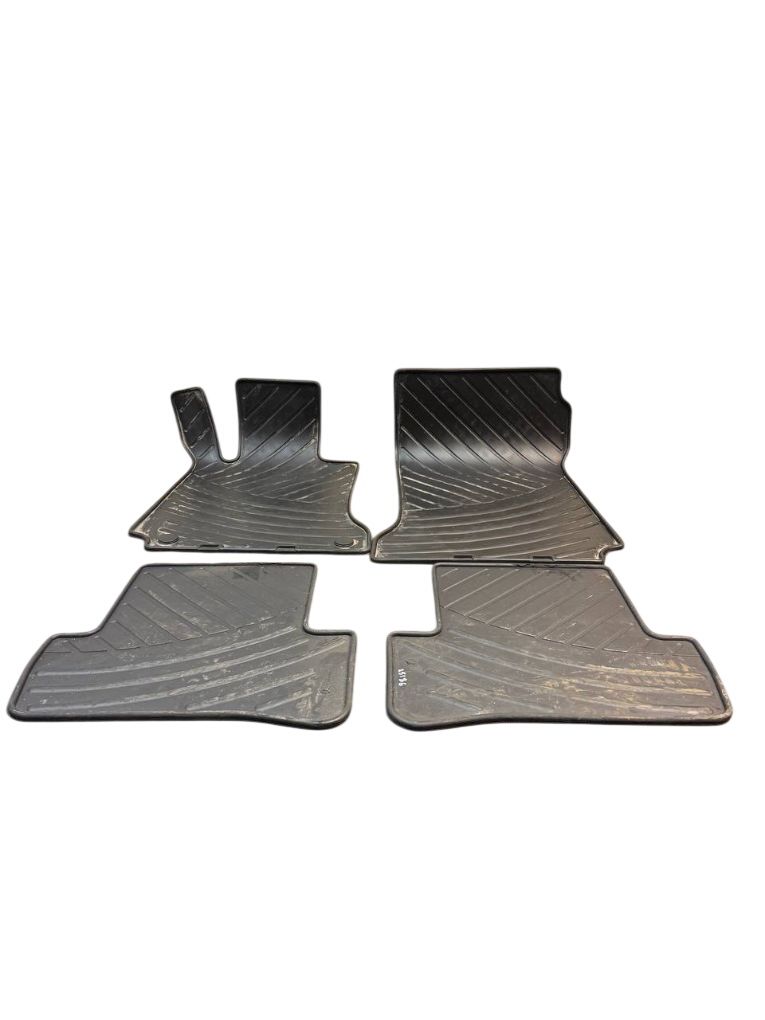 A2046840403 A2046840303 A2046804448 A2046840003 Floor Mat Set MERCEDES-BENZ C-CLASS (W204) (2007-2013)