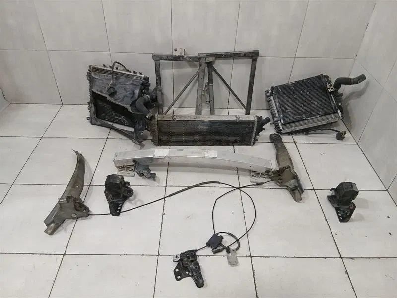 AUDI R8 4S FRONT END BRACKETS WATER RADIATOR 4S0121254B WATER COOLER KIT SET
