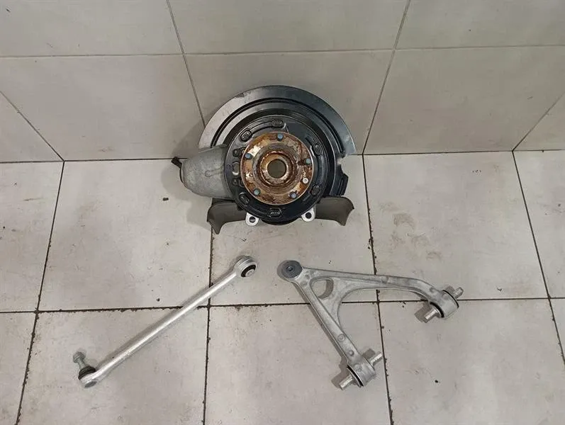 Chevrolet Corvette C7 Left Rear Hub 84506880 Wheel Bearing Housing Rear Left