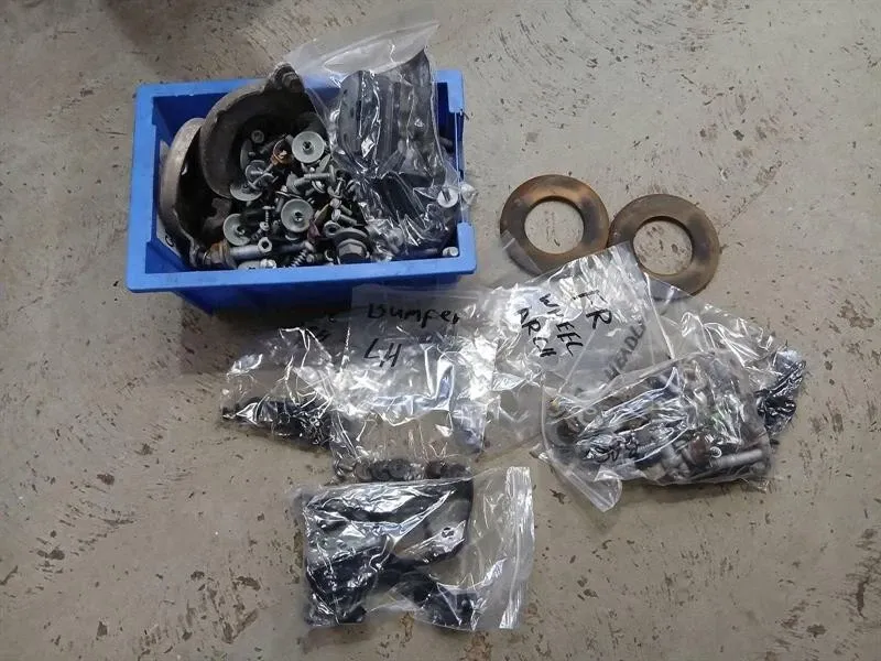 ROLLS ROYCE WRAITH RR5 COUPE SCREWS BOLTS FROM ONE CAR SET KIT BOLTS