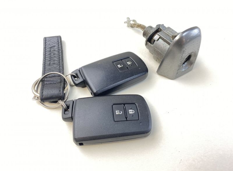 899040D130 Key / Keys TOYOTA AURIS (E18) 2012-2018
