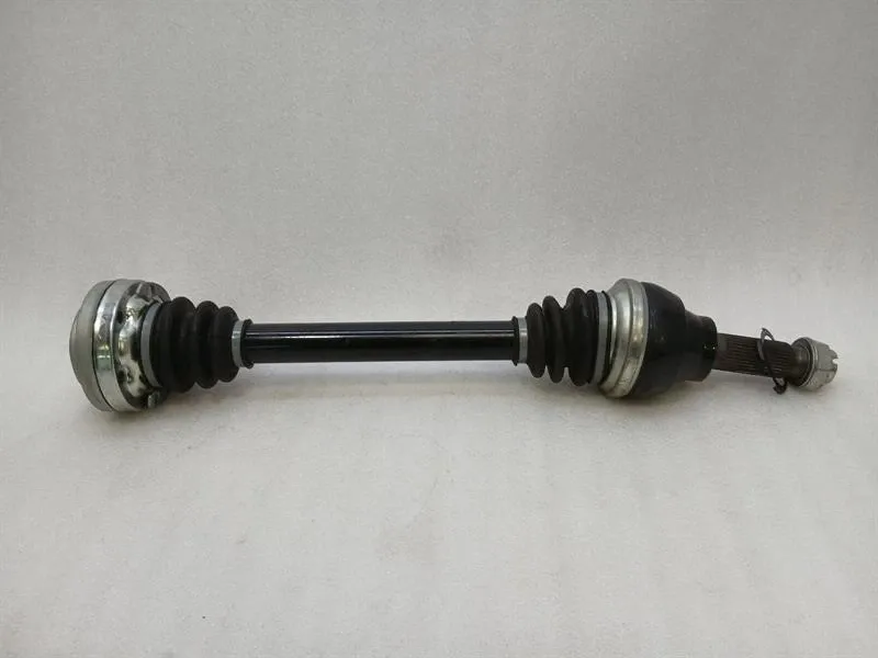 Ferrari Roma F169 vänster bakre drivaxel 825203 drivaxel bak vänster defekt