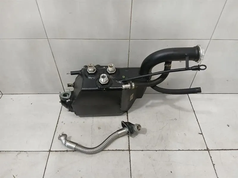 Ferrari 599 GTB F141 Oil Tank 224541 Oil Tank 180320 Tank Plug