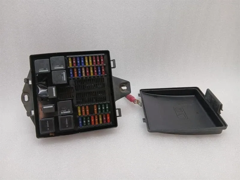 Aston Martin Vanquish AM310 Fuse Box BG33-14A173-AB Fuse Box