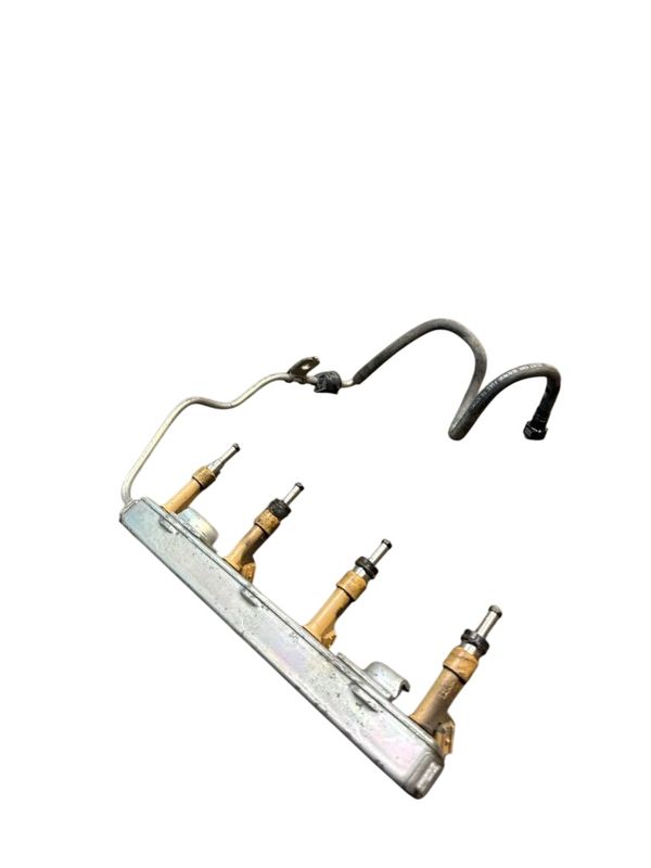 2381437050 2381437051 2320909130 Fuel Distributor / fuel rail TOYOTA AVENSIS (T270) (2009-2018)