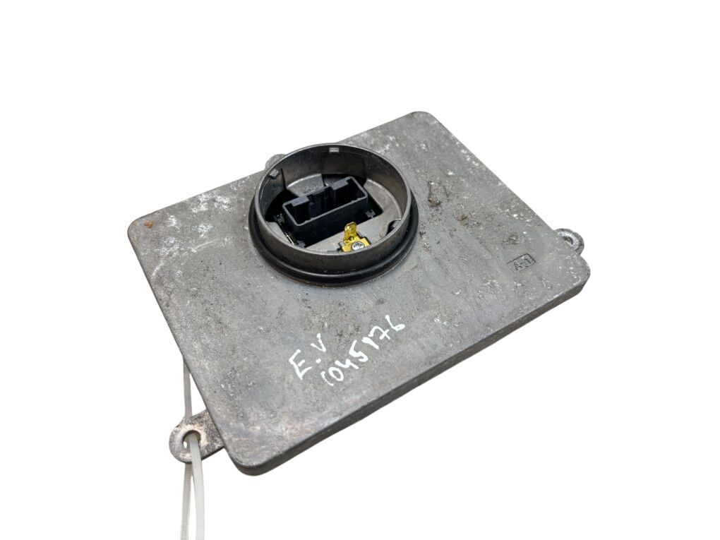 8110848C90 Xenon control unit left LEXUS RX IV (AL20) (2015-2022)