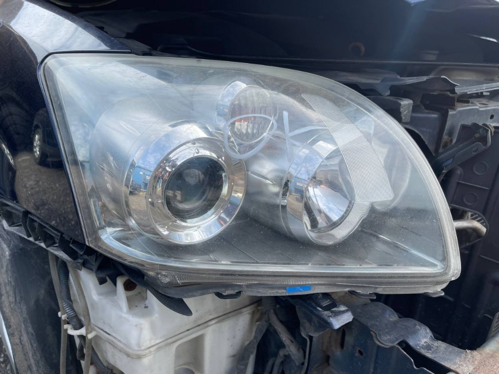 Headlight right TOYOTA AVENSIS (T250) (2003-2008)