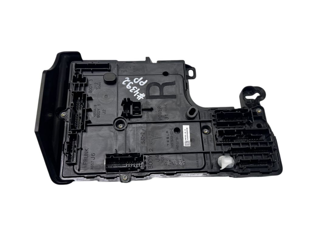 1566853-00-A 156685300A 1567454-00-B 156745400B Body control module (BCM) TESLA MODEL 3 (2017-)