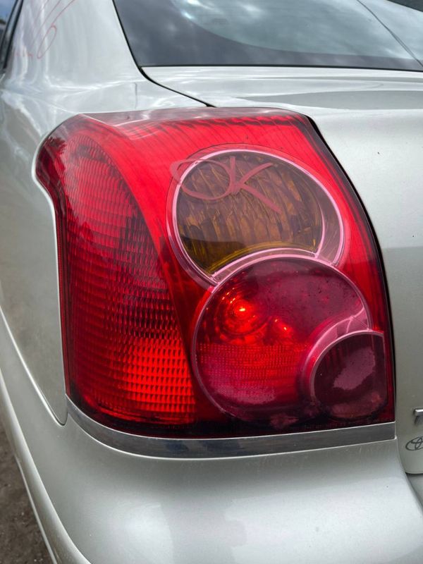Tail light left TOYOTA AVENSIS (T250) (2003-2008)