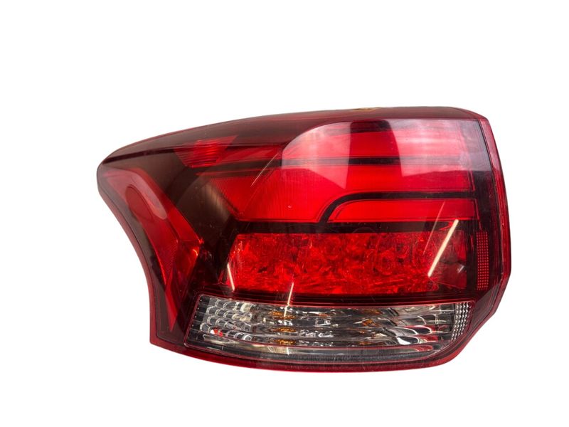8330B173 Tail light left MITSUBISHI OUTLANDER III (GG, GF, ZJ, ZK, ZL) (2012-2021)