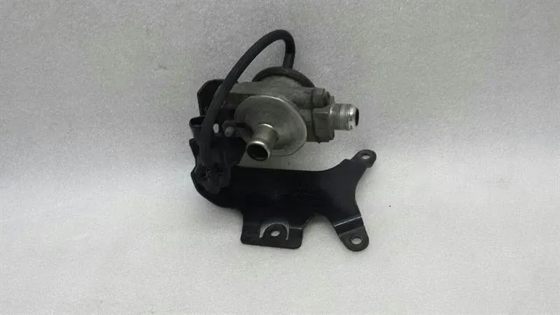 Jaguar XJ X350 X358 Vacuum Pump C2C32933 Vacuum Pump