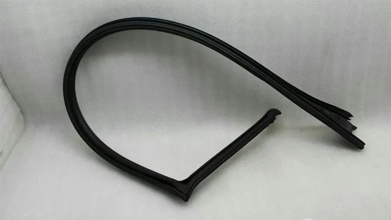 Maserati Granturismo door seal front right 80089100 door seals