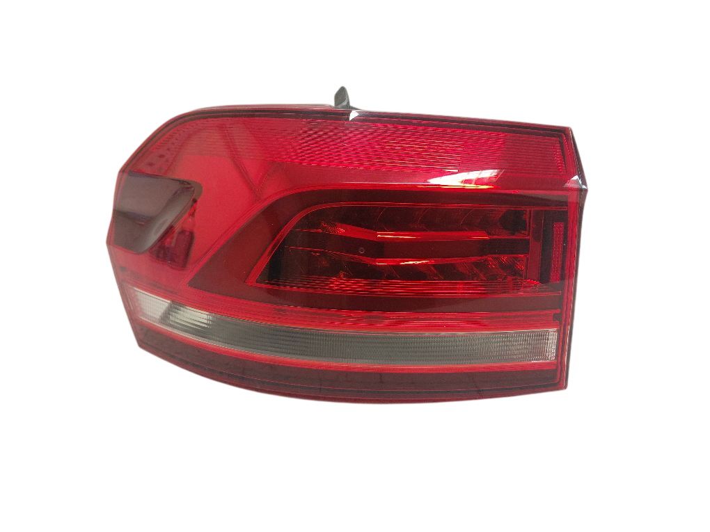 5TA945207 Tail light left VW TOURAN (5T1) (2015-)
