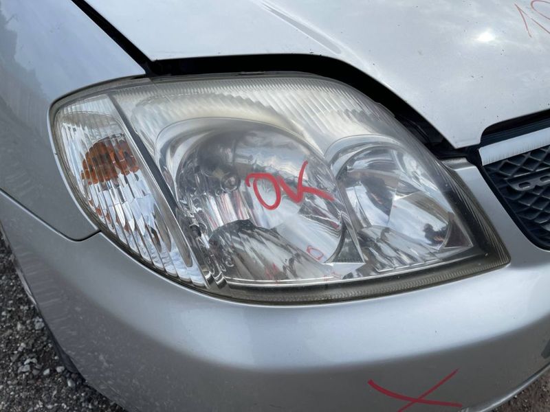 Headlight right TOYOTA COROLLA IX (E120) (2001-2007)