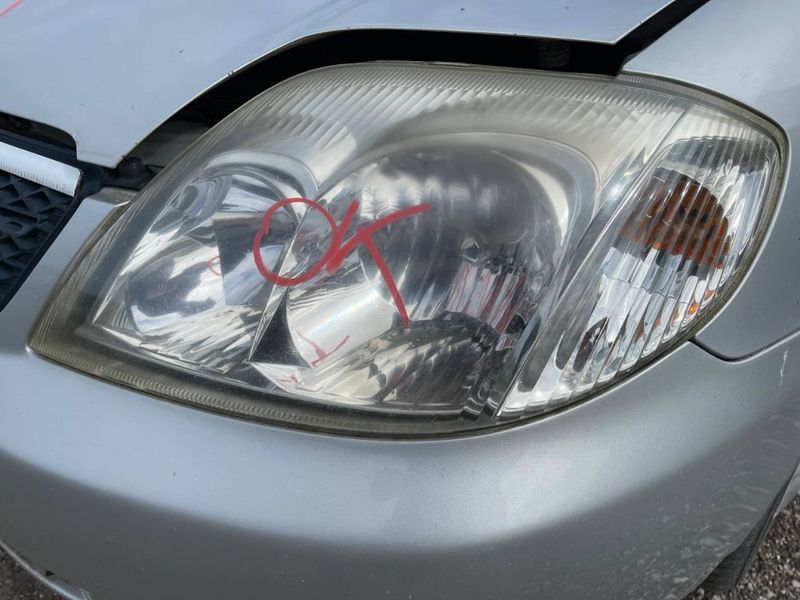 Headlight left TOYOTA COROLLA IX (E120) (2001-2007)