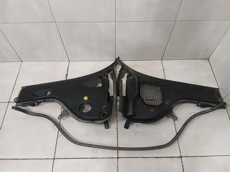 Ferrari California F149 08-14 Cowl Cover 82501400 Fairing Water Deflector