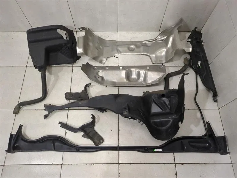 Mercedes G-Wagen W463 Trim A4636204100 LHD Trim Set Near The Windscreen