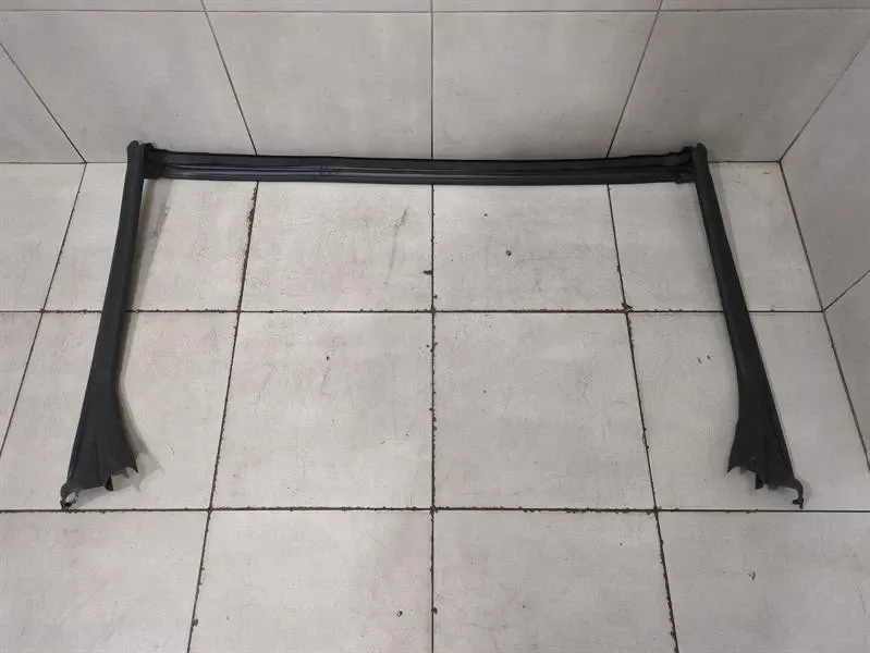 Ferrari California F149 08-14 Windscreen Seal 69758000 Windshield