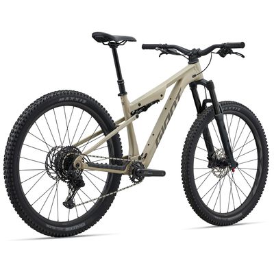 Giant Stance Almond