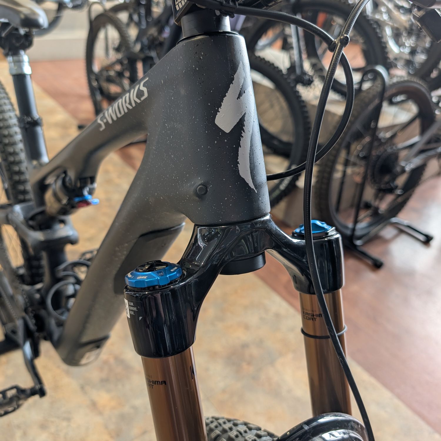 NEVERLOST Bike Tracker + Chipolo ONE Spot (Apple Only)