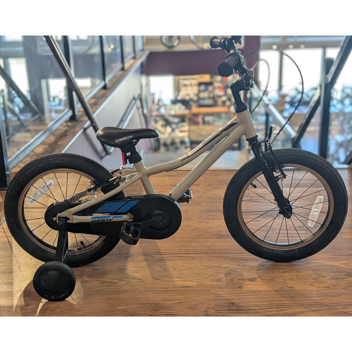 Giant Animator 16" Grey USED