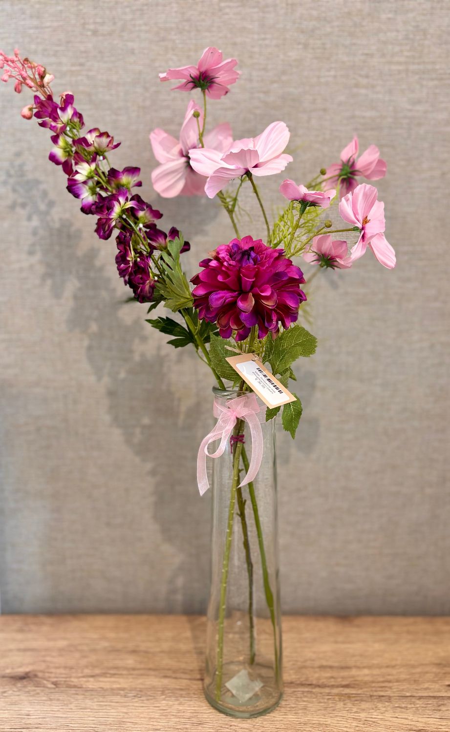 Vaas Roseanne met kunstbloemen paars