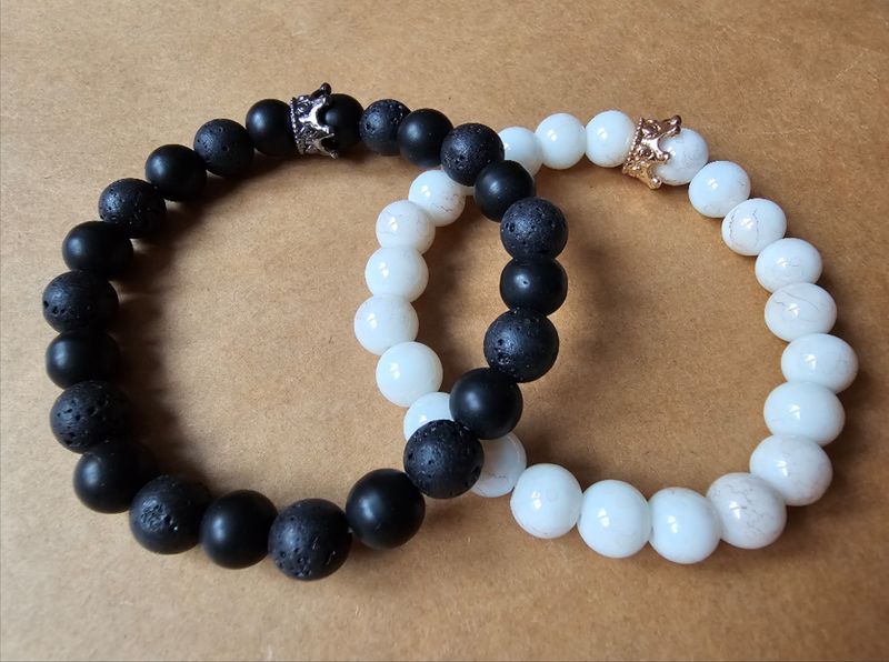 Elegantes Kugelarmband mit Krone