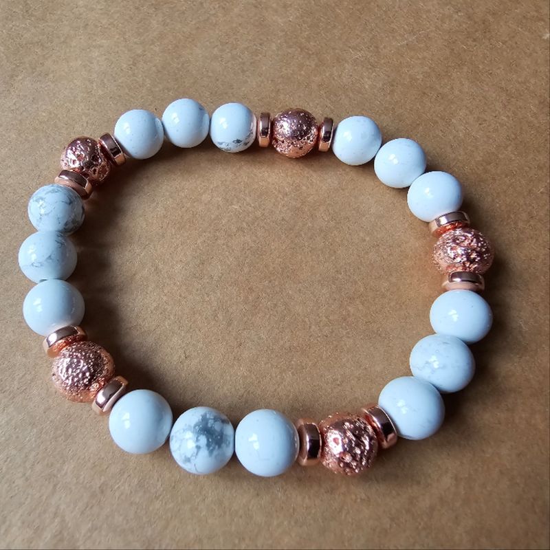 Weißer Kiefer Rosen Vulkanstein Kugelarmband