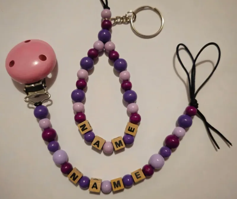 Personalisierte Schnullerkette mit Schlüsselanhänger